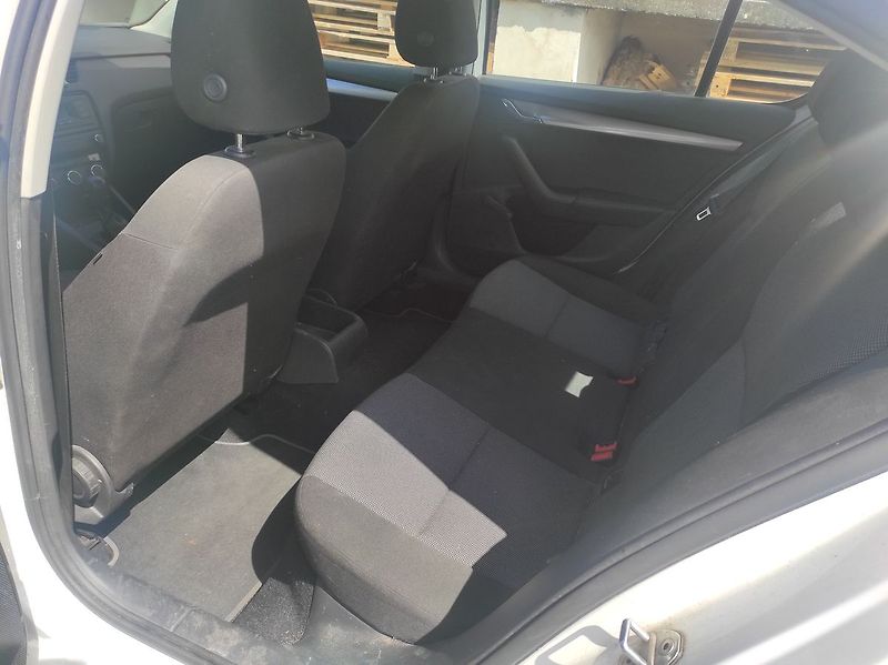 Škoda Octavia 1.6 TDI 66kW Active - fotka 15 z 22