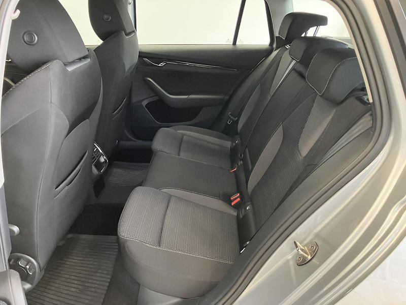 Škoda Octavia 2.0 TDI 85kW Ambition Combi M6 - fotka 10 z 30