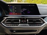 BMW X7 M50xD-R22-PANO-H&K-ČR-TOP STAV - náhled 26