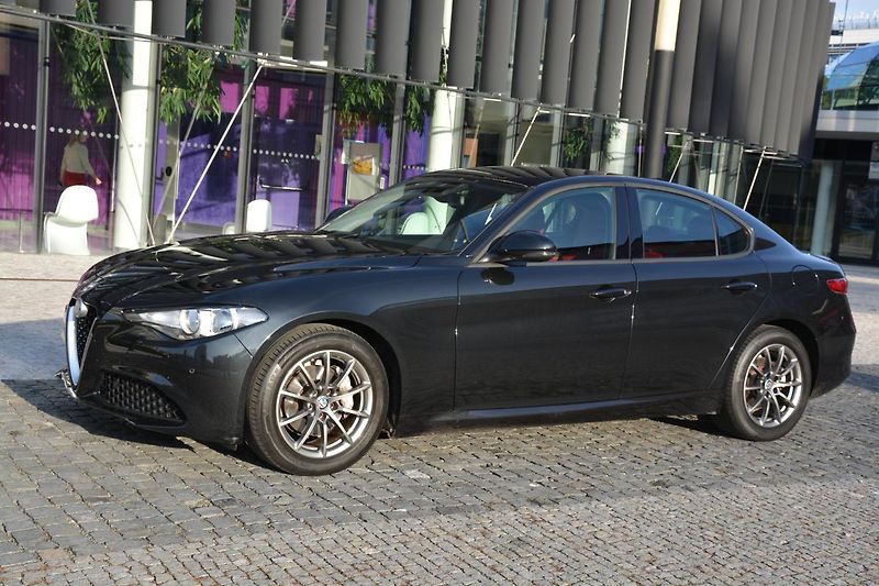 Alfa Romeo Giulia (2018) 2.2 jTDm Super Business plus A - fotka 5 z 20
