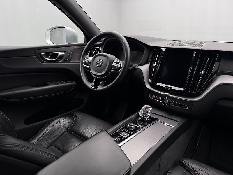 Volvo XC60 B4 AWD INSCRIPTION  - fotka 30 z 55