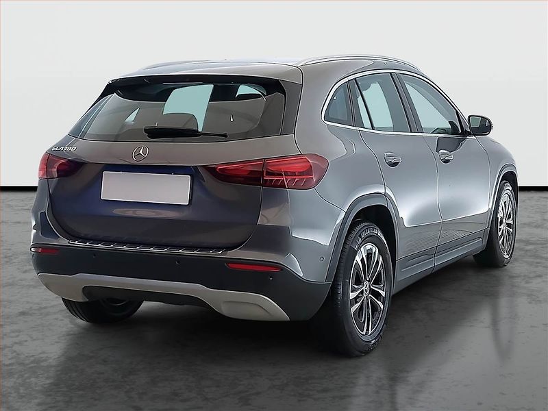 Mercedes-Benz GLA (2024) 180 - fotka 5 z 20
