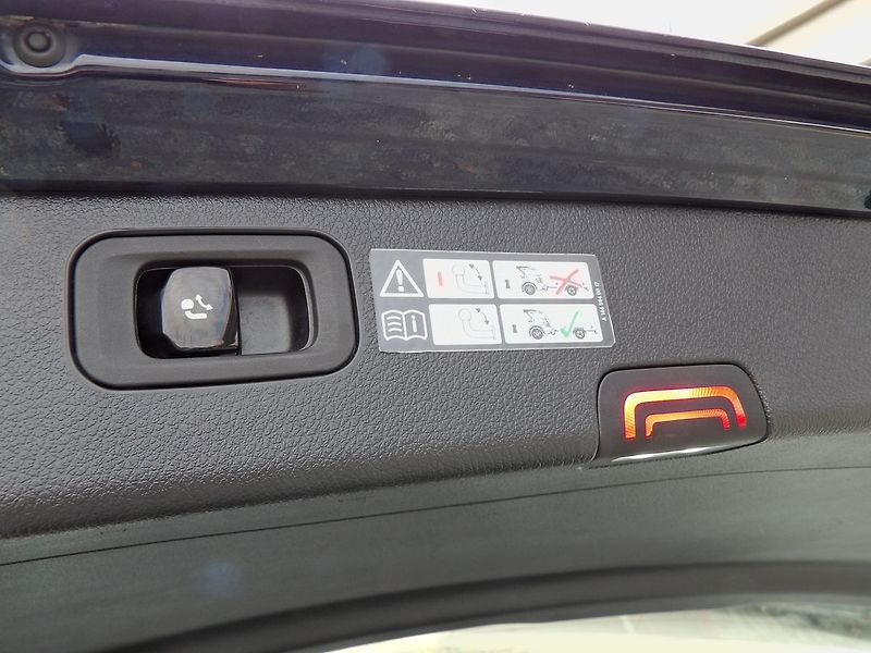 Mercedes-Benz Třídy C 220d A/T 9°LED Virtual Tažné - fotka 30 z 37