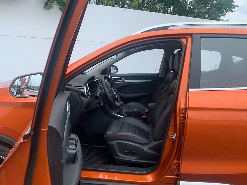 MG ZS Elegance 1,0 TGI 82 kW 2WD 6MT - fotka 22 z 24