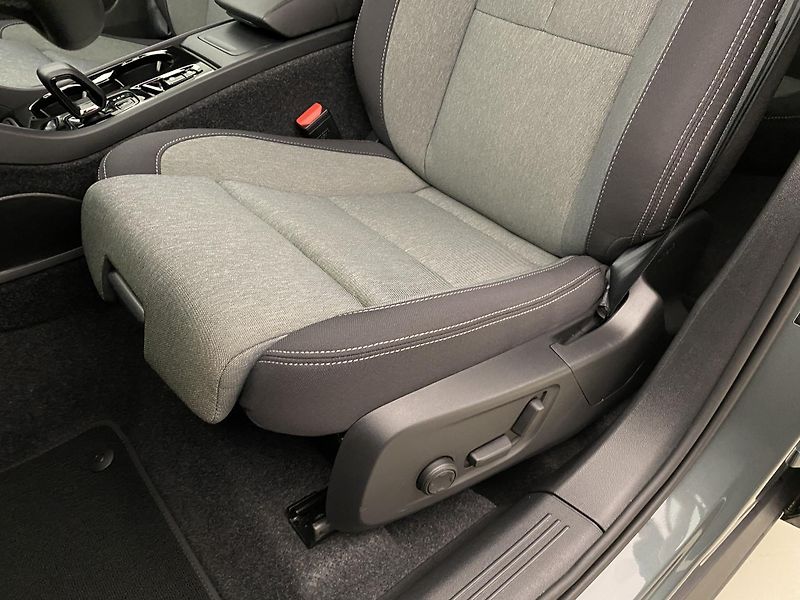 Volvo XC40 B3 DARK PLUS AUT CZ - fotka 25 z 56