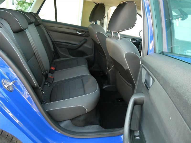 Škoda Fabia 1,0 TSi 70kW BLACK,2x kola,ČR - fotka 27 z 39