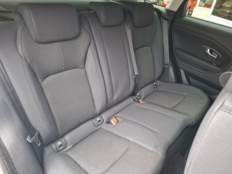 Land Rover Range Rover Evoque (2017) 2.0TD4 110kW 4X4 -NOVÉ V ČR - fotka 26 z 42