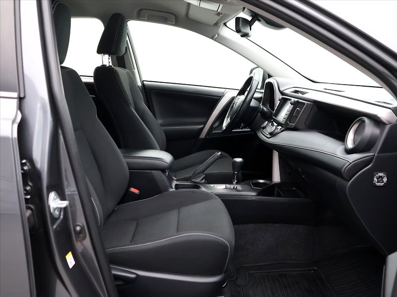 Toyota RAV4 2,5 HEV 114kW Executive 4WD - fotka 13 z 41
