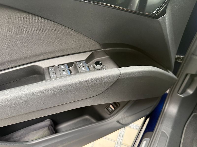 Audi Q4 e-tron 40 e-tron  REZERVACE - fotka 29 z 36