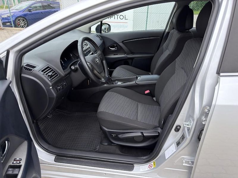 Toyota Avensis 1.8i 108 kW navi. serviska - fotka 6 z 17