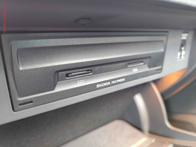 Škoda Superb (2020) 2.0TDi, ČR, DSG, LED, kamera - fotka 25 z 31