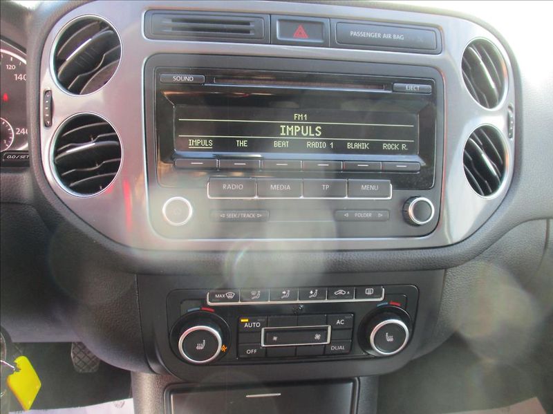 Volkswagen Tiguan 1,4 TSi, aut klima,serv.kn. - fotka 16 z 38