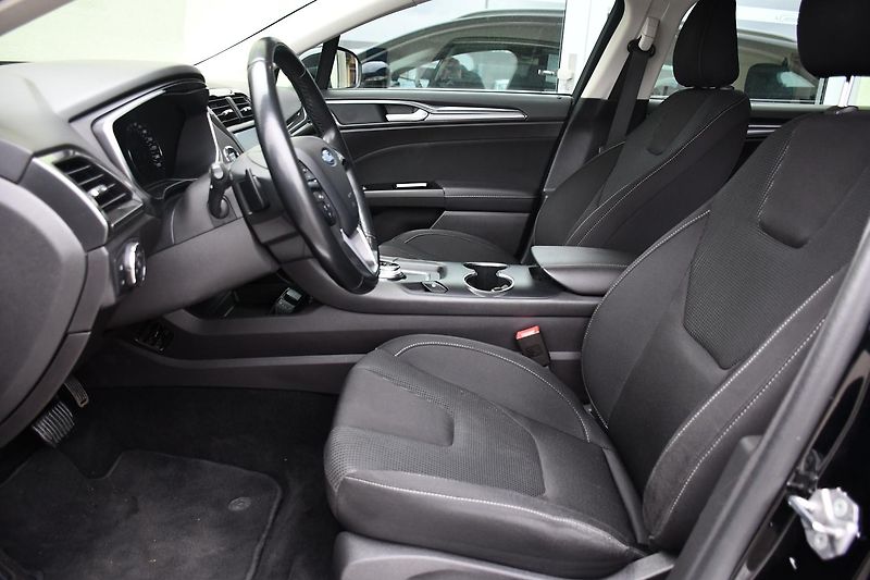 Ford Mondeo 2.0TDCi 110kW CARPLAY TITANIUM - fotka 12 z 42
