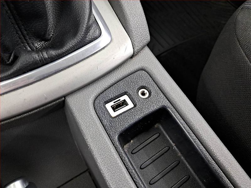 Ford Focus (2010) 1.6 16V, nová STK - fotka 15 z 16