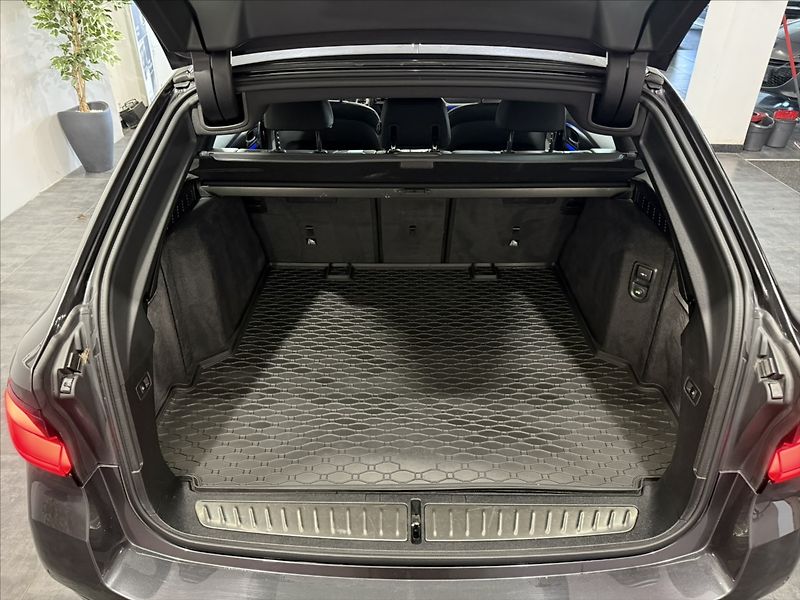 BMW Řada 5 3,0   530D M-PAKET PANO LASER - fotka 37 z 48
