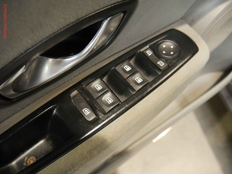Renault Mégane (2010) 1.5 dCi, autoAC, temp - fotka 19 z 19