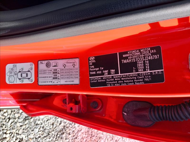 Hyundai i30 1,5 T-GDi N-LINE - fotka 22 z 26