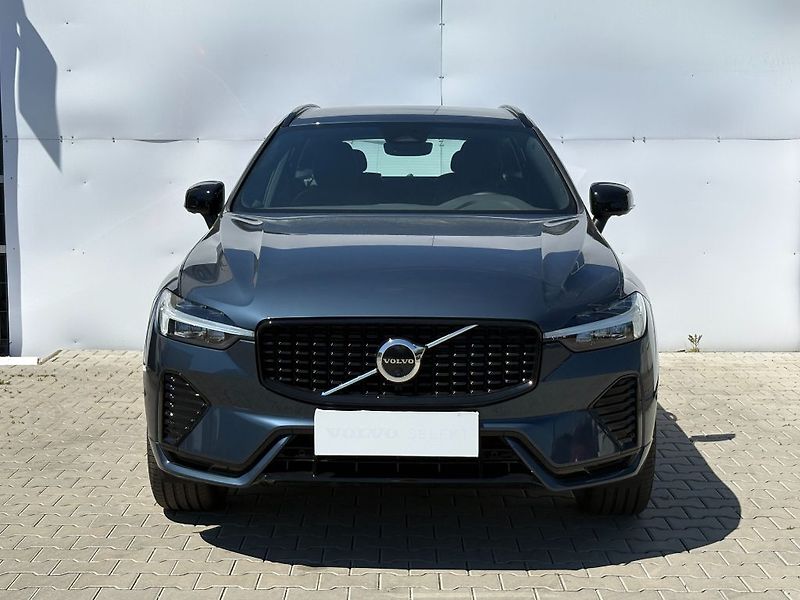 Volvo XC60 Plus Dark B5 AWD 184kW - fotka 2 z 26