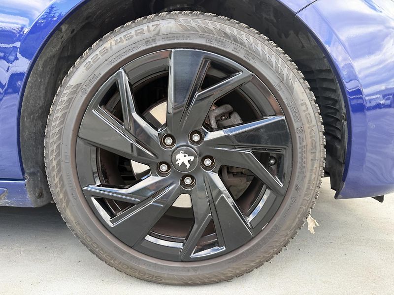 Peugeot 308 (2019) SW GT LINE 1.2 130k EAT8 - fotka 16 z 38