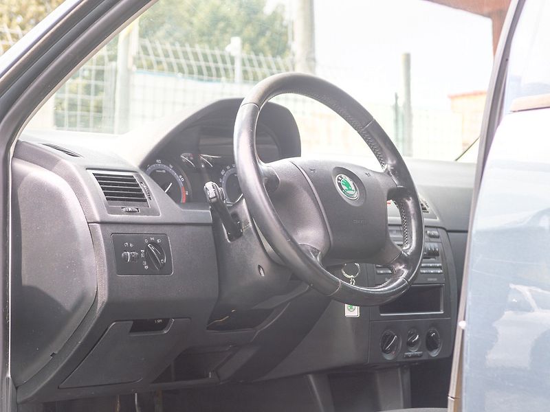 Škoda Fabia (2006) 1.4i 16V 74KW – PO ROZVODECH - fotka 13 z 41