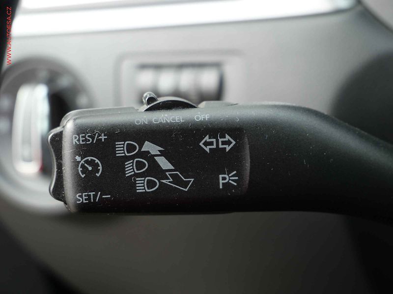 Škoda Rapid (2014) 1.2 TSi, Elegance, xenon - fotka 12 z 17