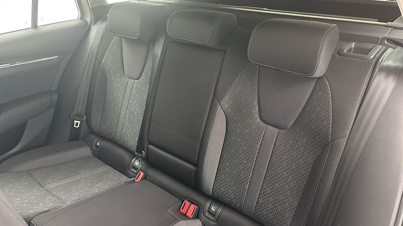 Škoda Octavia 2.0 TDI DSG Style Combi - fotka 16 z 26