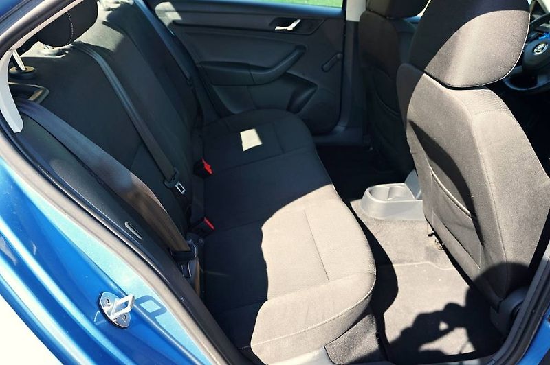 Škoda Rapid (2012) AMBITION 1,6 TDI 77 kW - fotka 16 z 38