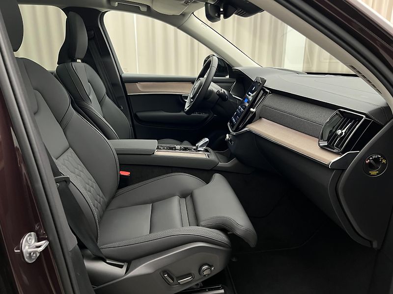 Volvo XC90 T8 AWD DARK PLUS AUT 7 MÍST  - fotka 21 z 47