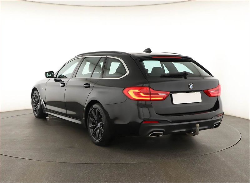 BMW Řada 5 (2020) 520d xDrive - fotka 4 z 21
