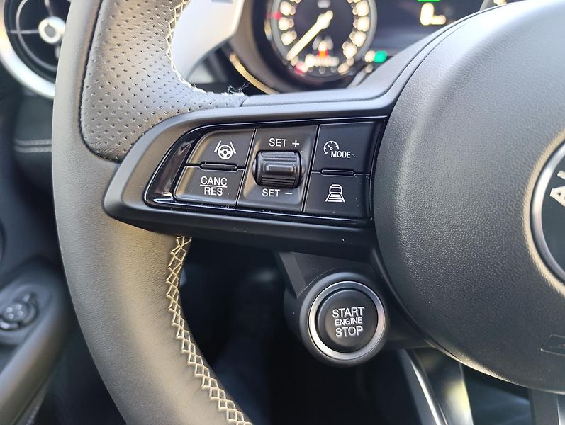 Alfa Romeo Tonale (2026) Sport Speciale 1,5 Ibrida 175k - fotka 38 z 44