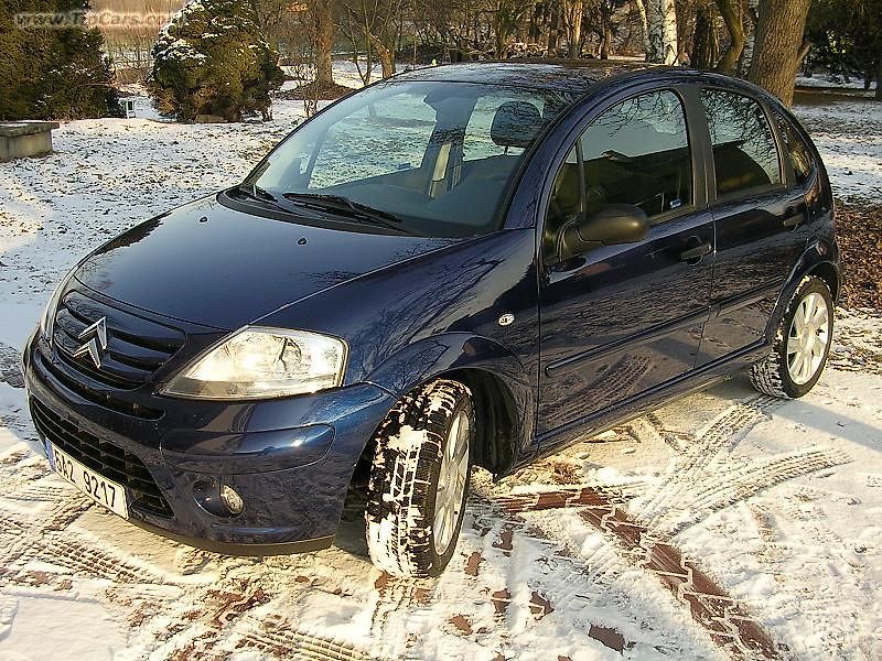 Motor ukrývající se za přední maskou má síly víc než dost.