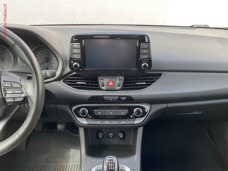 Hyundai i30 (2023) 1.0 T-GDi, 2.maj,ČR, AC - fotka 12 z 17