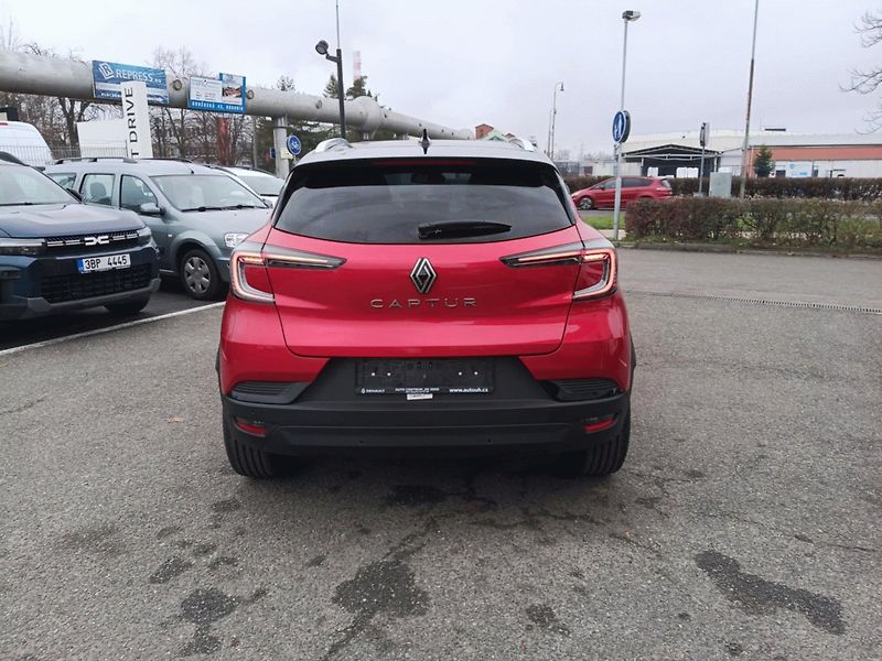 Renault Captur (2026) techno mild hybrid 140 EDC - fotka 6 z 27