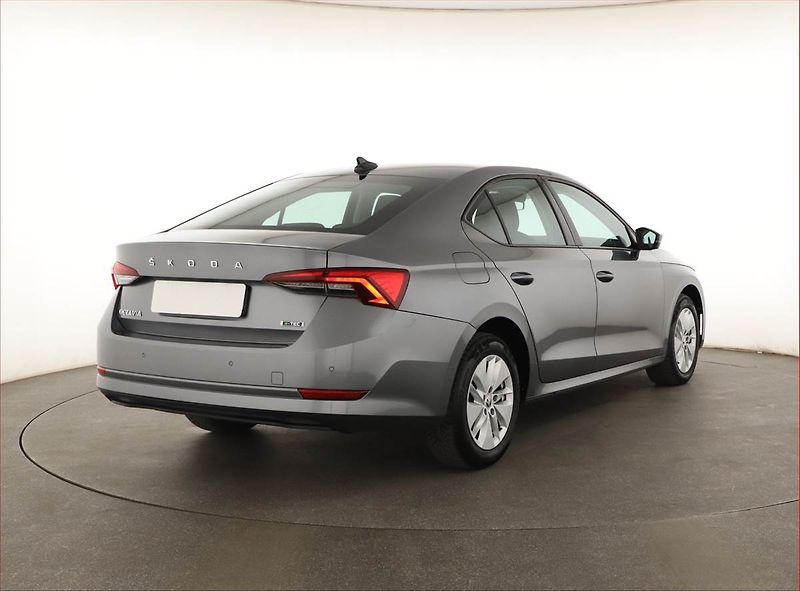 Škoda Octavia (2023) Ambition 1.0 TSI e-tec - fotka 5 z 20