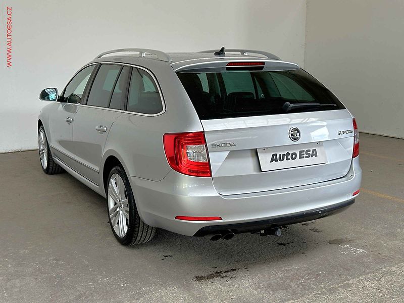 Škoda Superb (2015) 2.0 TDi, Elegance, DSG, kůže - fotka 6 z 16