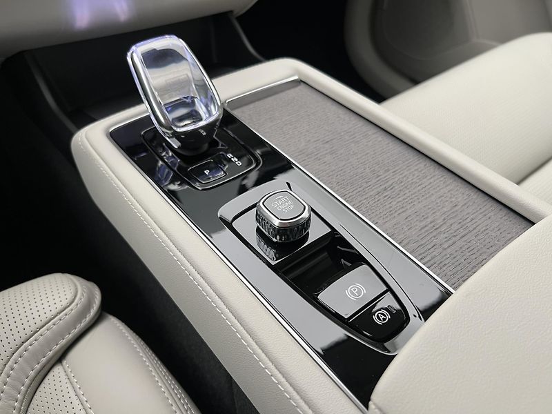 Volvo XC90 (2026) B5 AWD DARK PLUS AUT - fotka 29 z 47