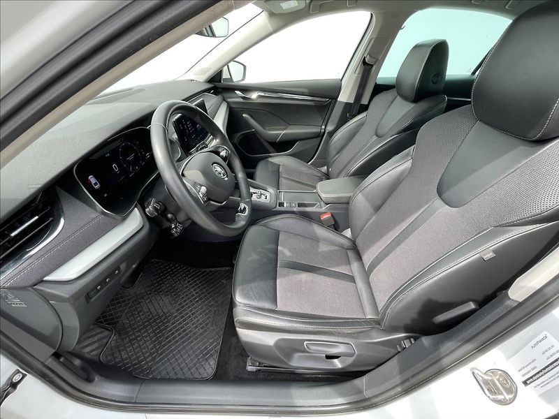 Škoda Octavia 2,0 TDI DSG Style MatrixLED - fotka 4 z 22