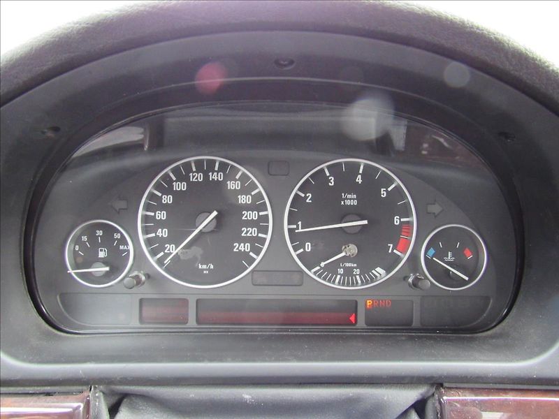 BMW Řada 5 2,5 525i Steptronic Exklusiv - fotka 13 z 28