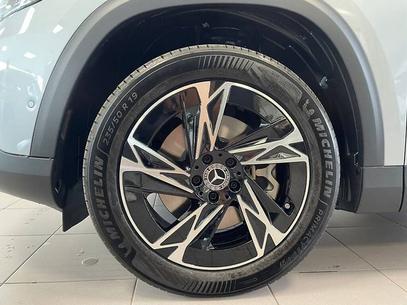 Mercedes-Benz GLB (2026) 250+ s technologií EQ - fotka 5 z 6