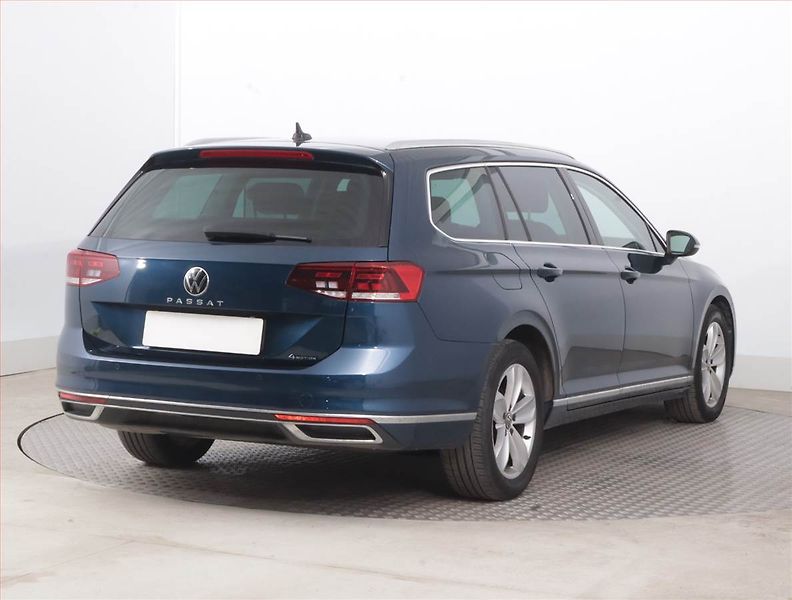 Volkswagen Passat (2021) Elegance 2.0 TDI - fotka 5 z 22