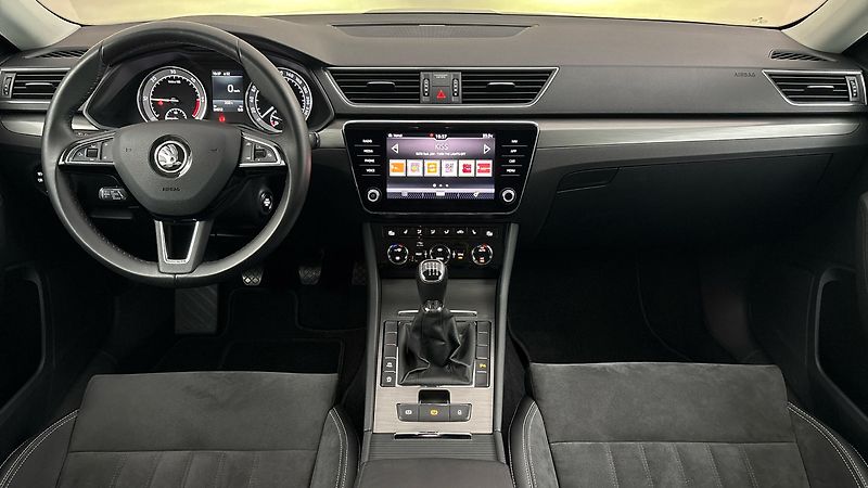 Škoda Superb 2.0 TDI Style Combi - fotka 8 z 26