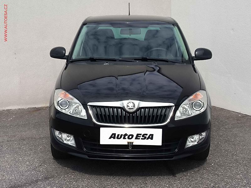 Škoda Fabia (2013) 1.2 TSi, Ambition, výhřev sed - fotka 2 z 16
