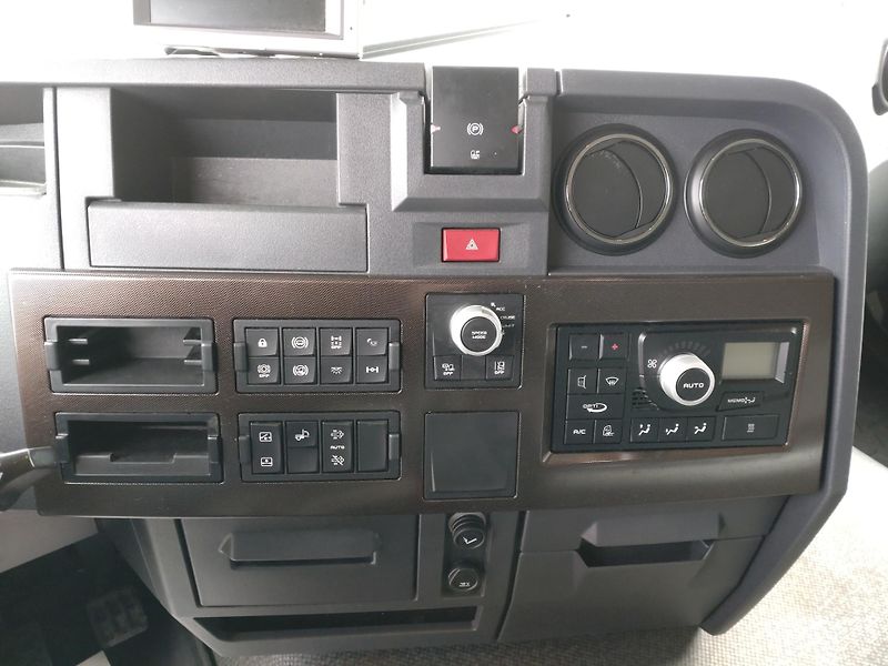 Renault Trucks T 380 - 18t - 18EP- Čelo- Lůžko - fotka 38 z 39