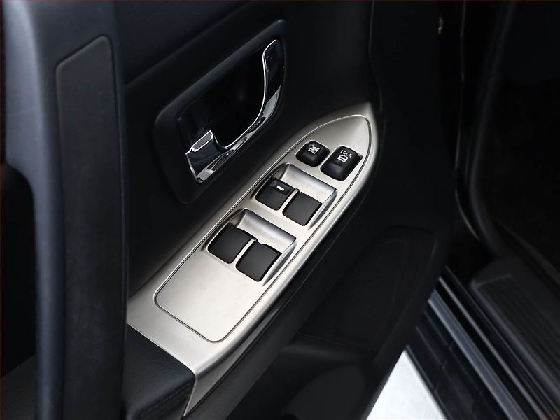 Mitsubishi Pajero (2015) 3.2 DI-D - fotka 17 z 18