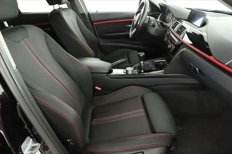 BMW Řada 3 (2016) 320 d, Navi, Tempomat - fotka 7 z 20