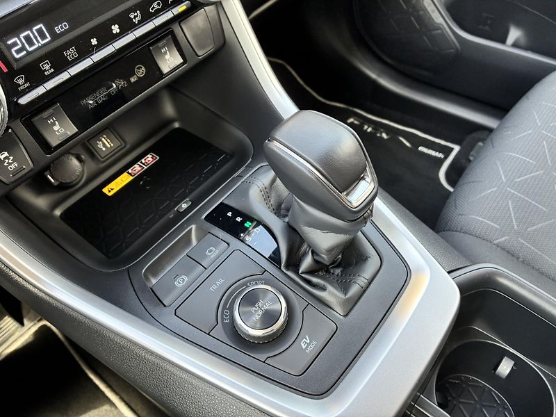 Toyota RAV4 2.5 HSD e-CVT AWD Comfort Styl - fotka 20 z 22