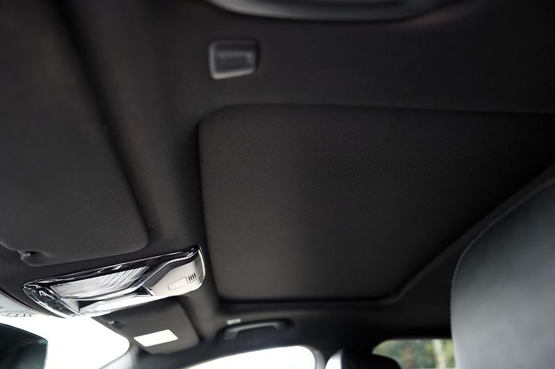 BMW Řada 7 750i xDrive Mpaket/530 PS - fotka 15 z 47