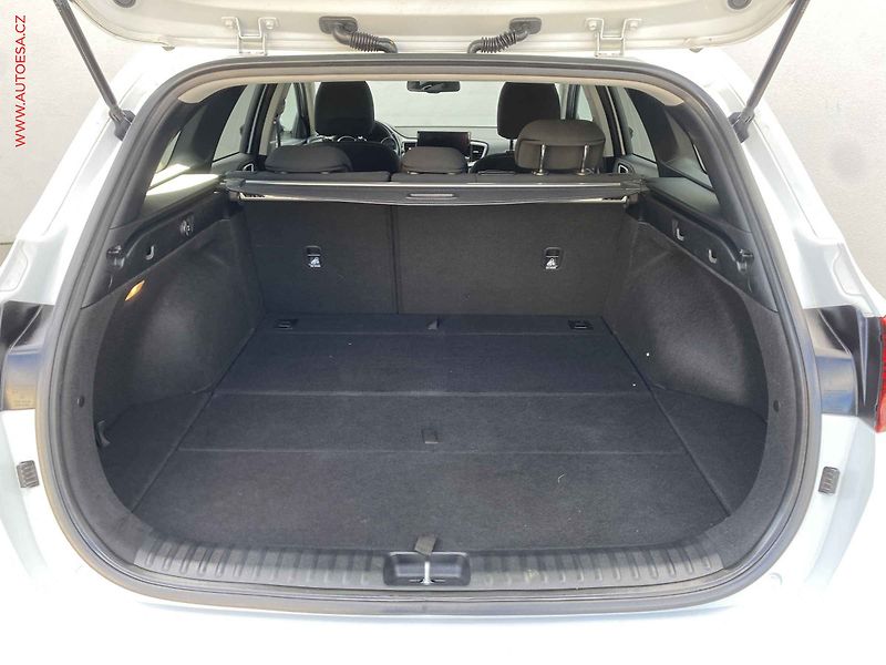Kia Ceed (2022) 1.5T-GDi SW, 1.maj,ČR, LED - fotka 7 z 17