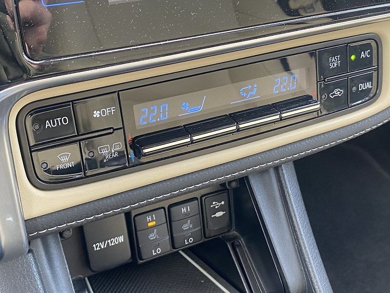 Toyota Corolla 1.6i, ČR, Executive, automat - fotka 14 z 19