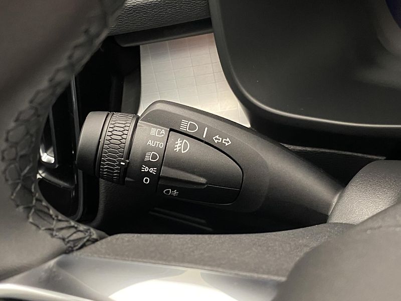 Volvo XC40 (2025) B3 AUT DARK PLUS - fotka 29 z 64